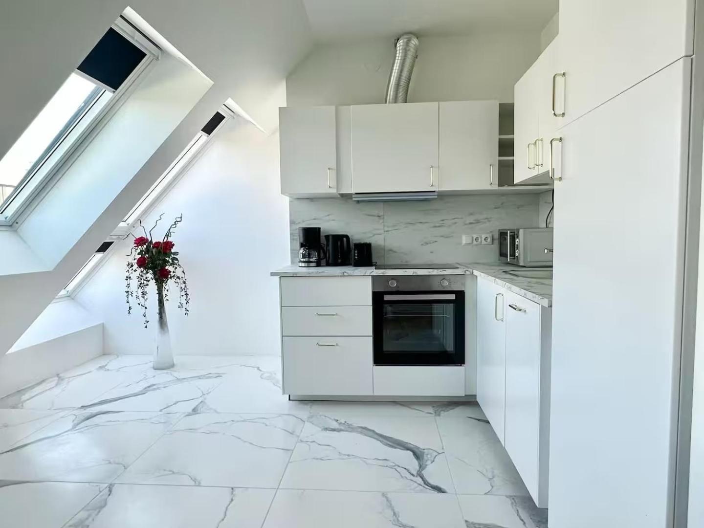 Close To Augarten I 5 Minutes To Metro, Bus And Train I Wifi I Very Apartment